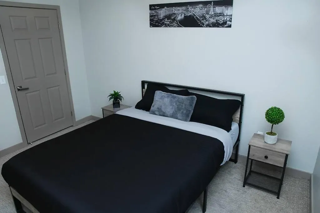 Beautiful Townhome With Garage In Las Vegas 0*,