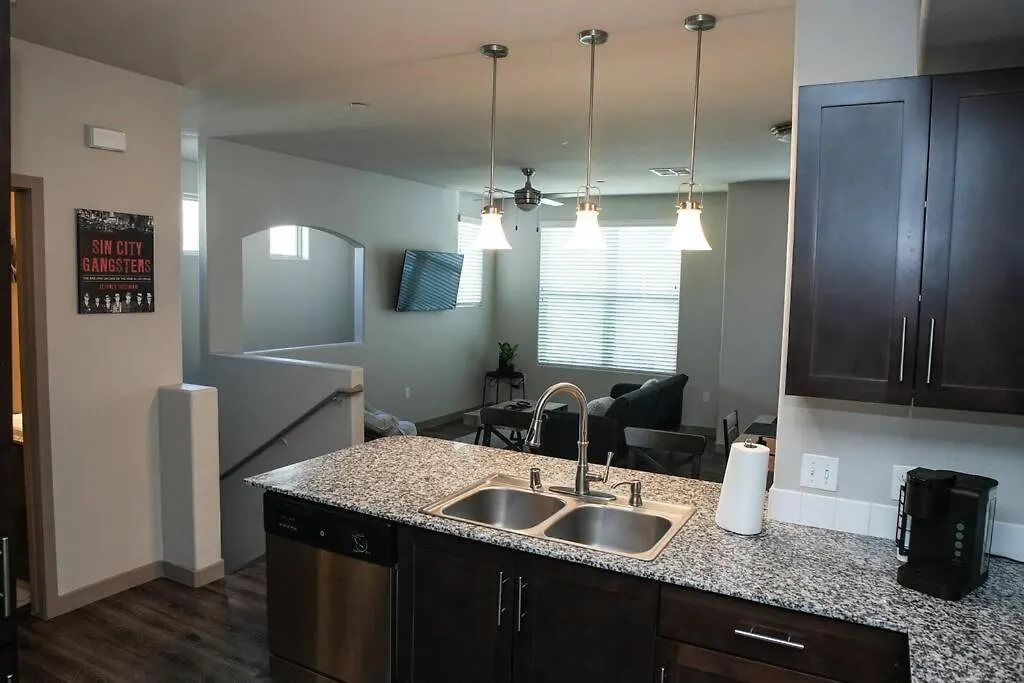 Beautiful Townhome With Garage In Las Vegas