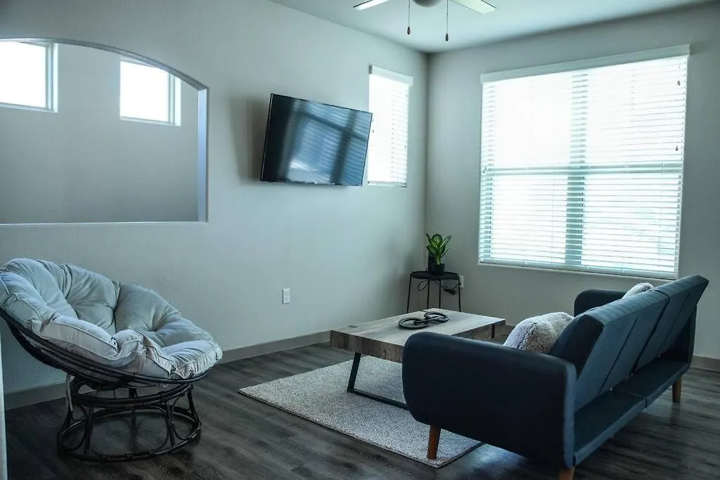 Beautiful Townhome With Garage In Las Vegas