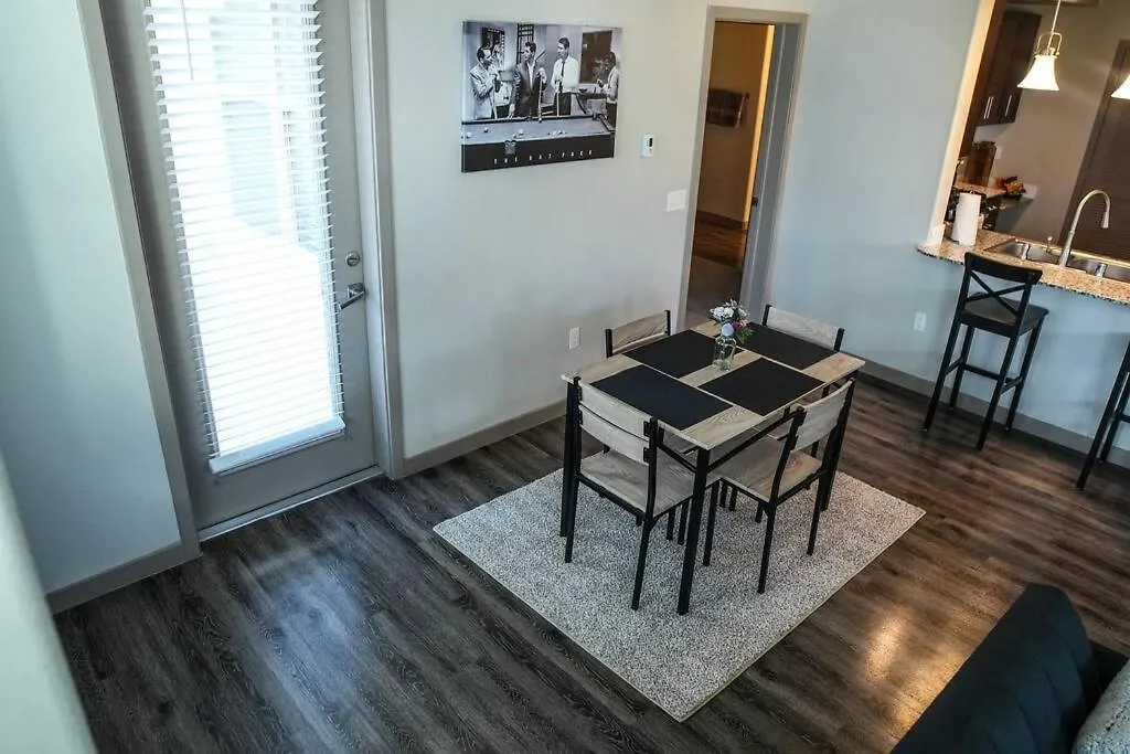Beautiful Townhome With Garage In Las Vegas Apartament